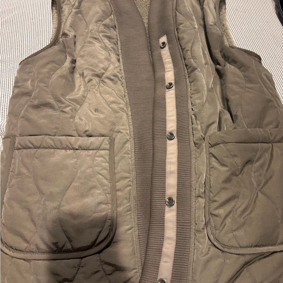 Varley Covey Quilted Reversible Vest - Picture 4 of 5